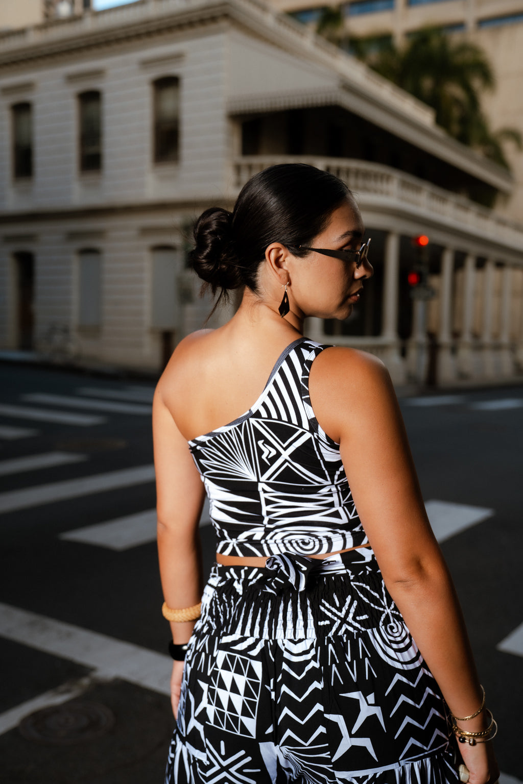 TAPA 3.0 ONE SHOULDER CROP TOP