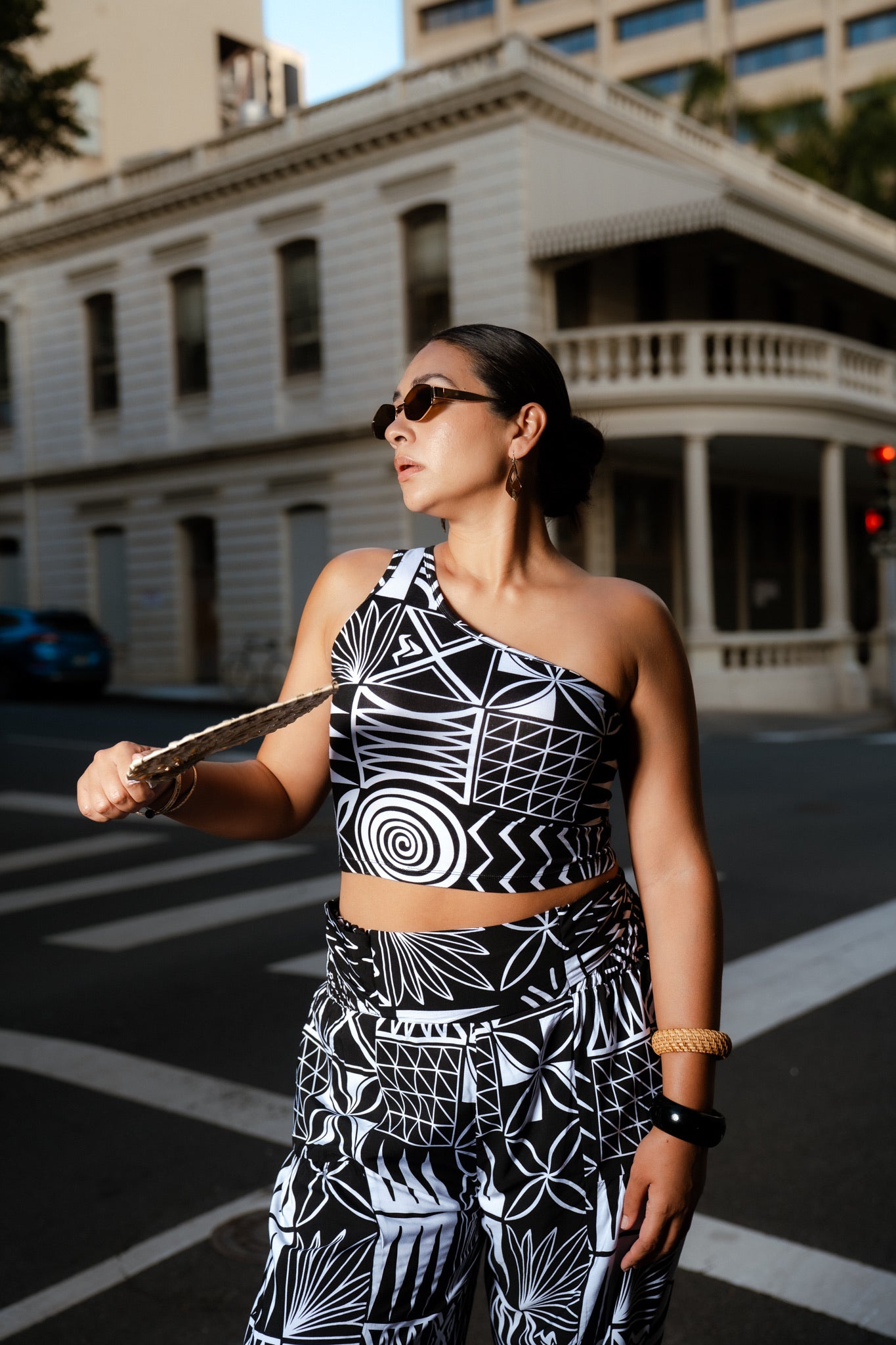 TAPA 3.0 ONE SHOULDER CROP TOP