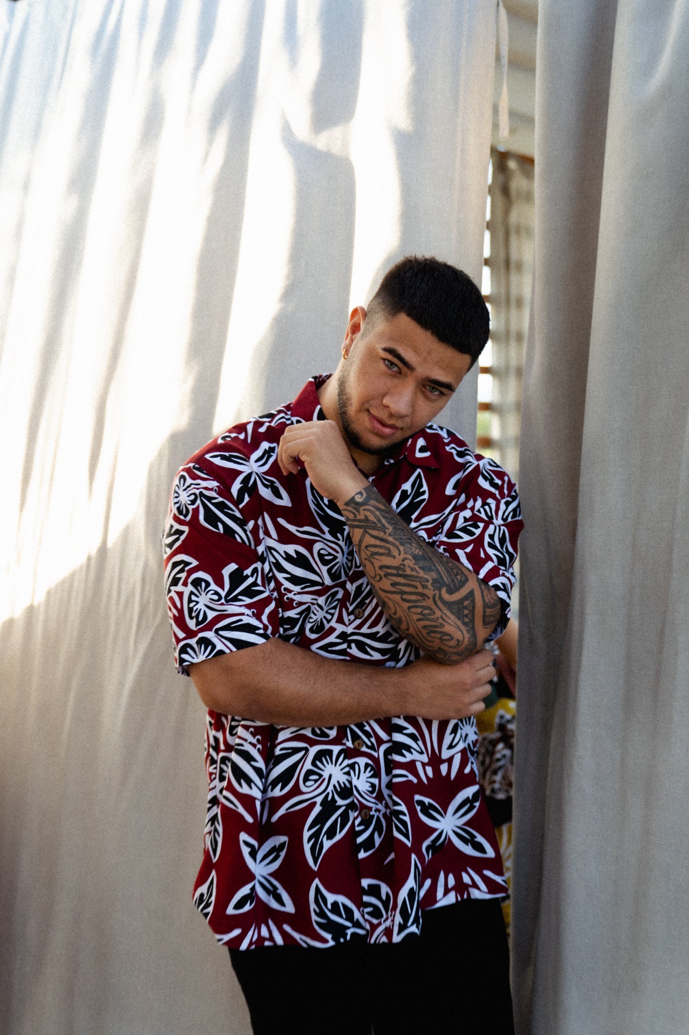 RETRO HIBISCUS ALOHA SHIRT