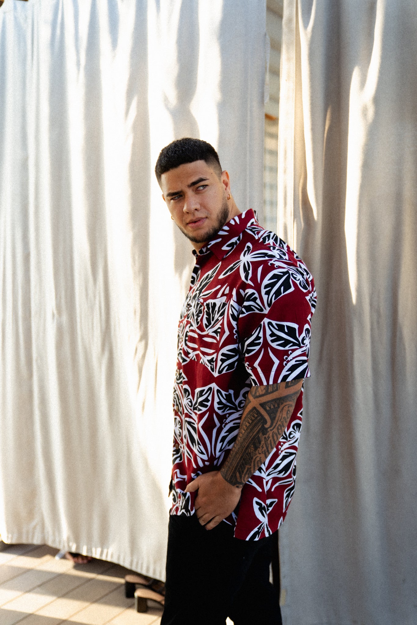 RETRO HIBISCUS ALOHA SHIRT