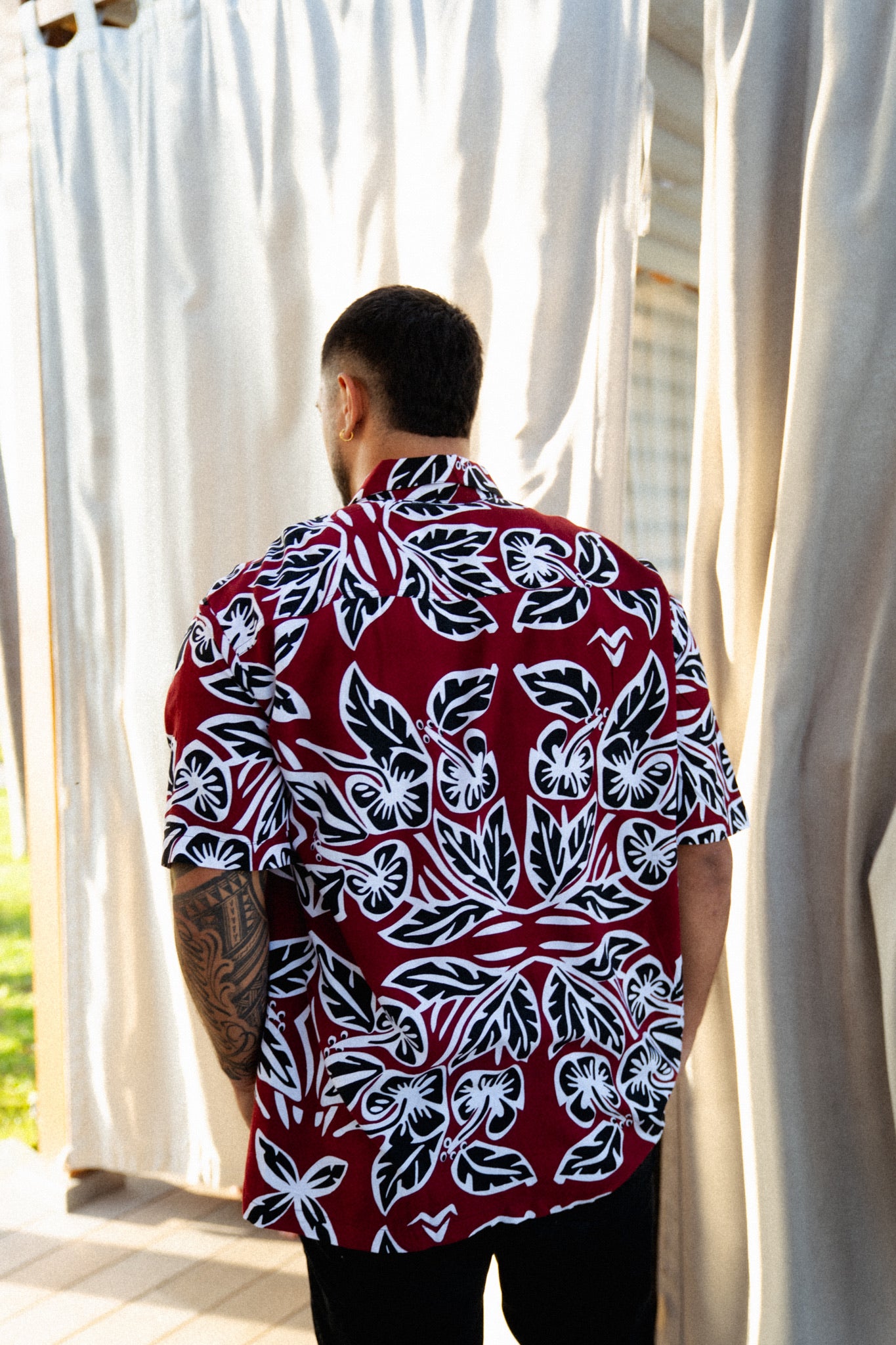 RETRO HIBISCUS ALOHA SHIRT