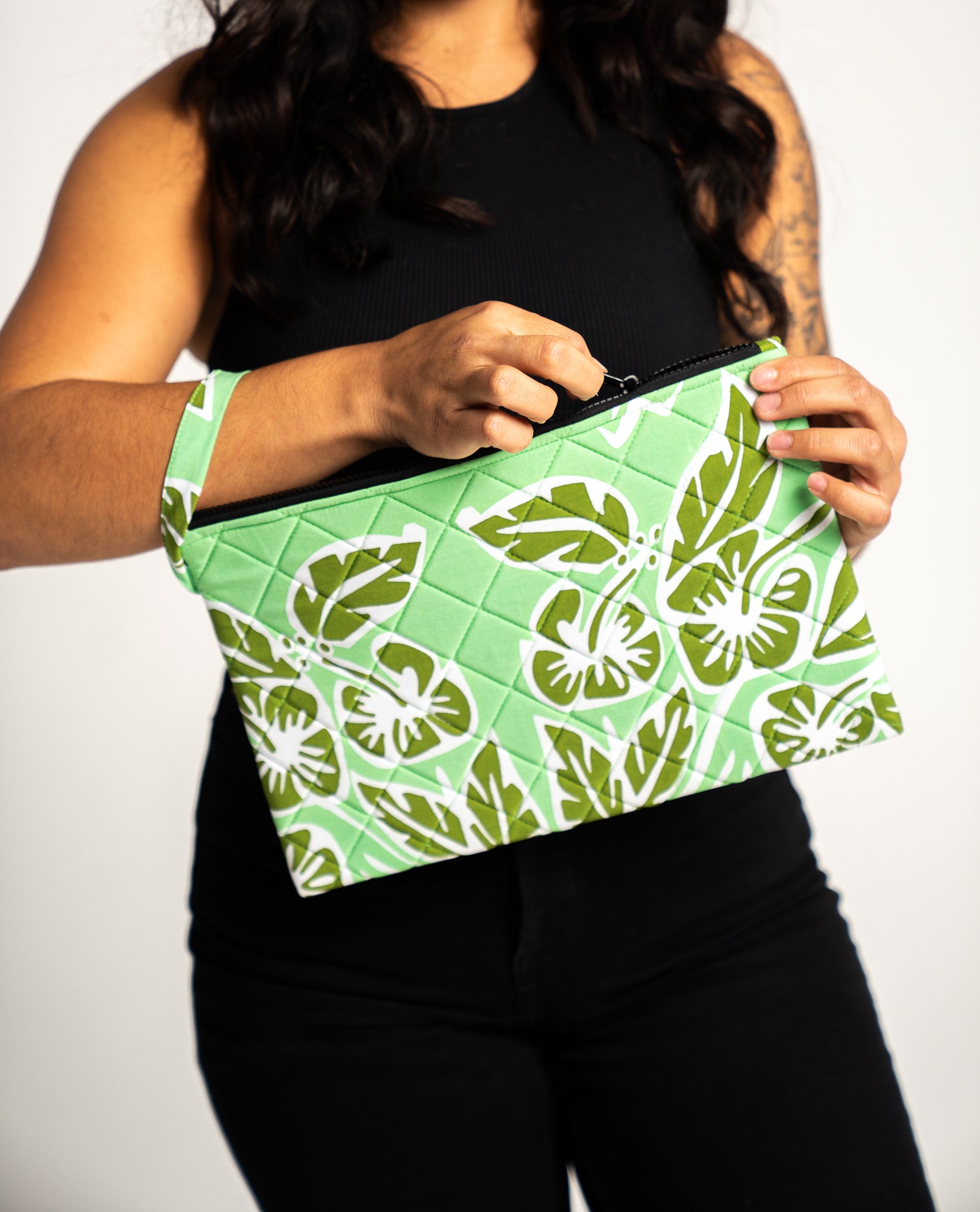 RETRO HIBISCUS CLUTCH PURSE (L)