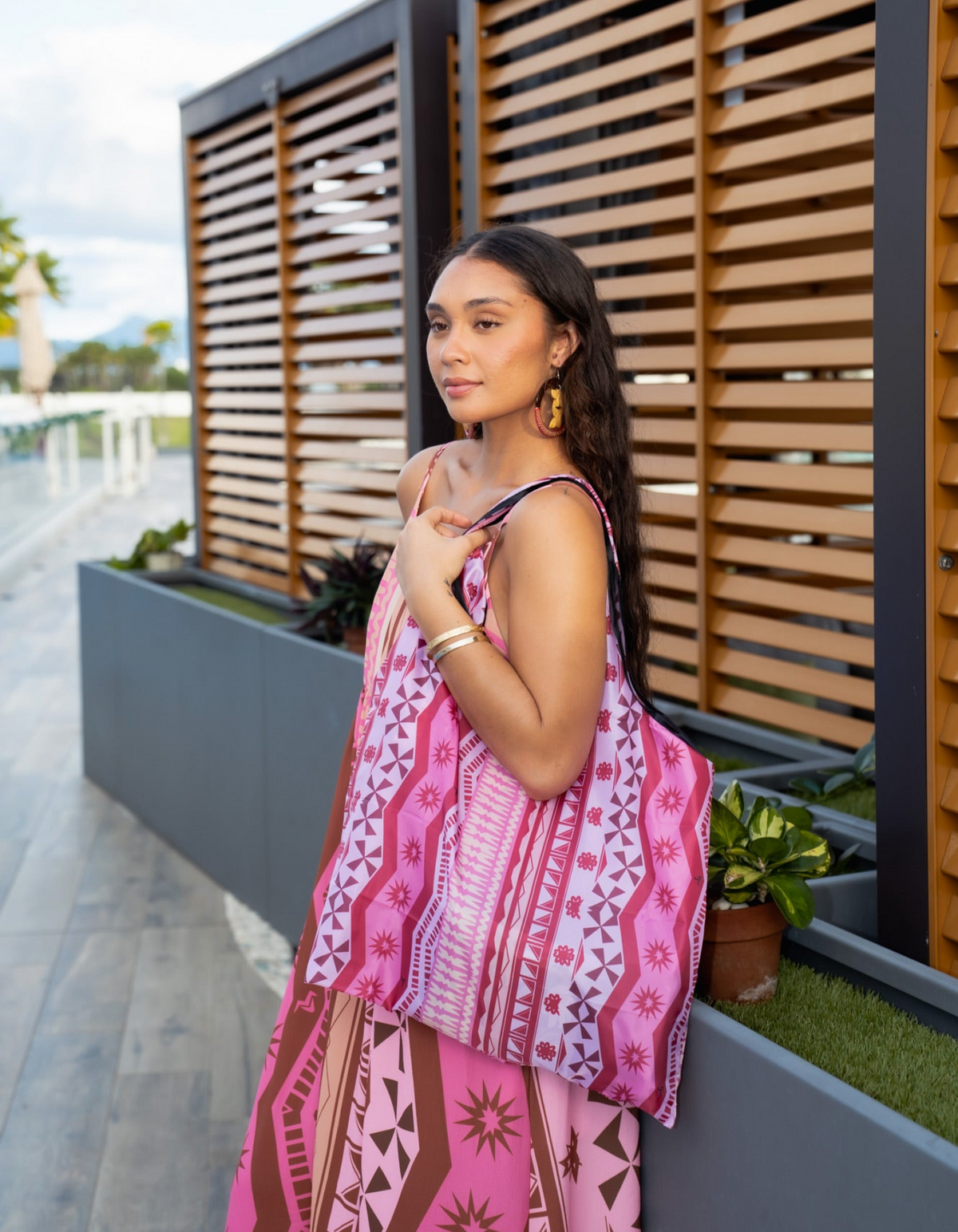 B.FIJI REUSABLE TOTE